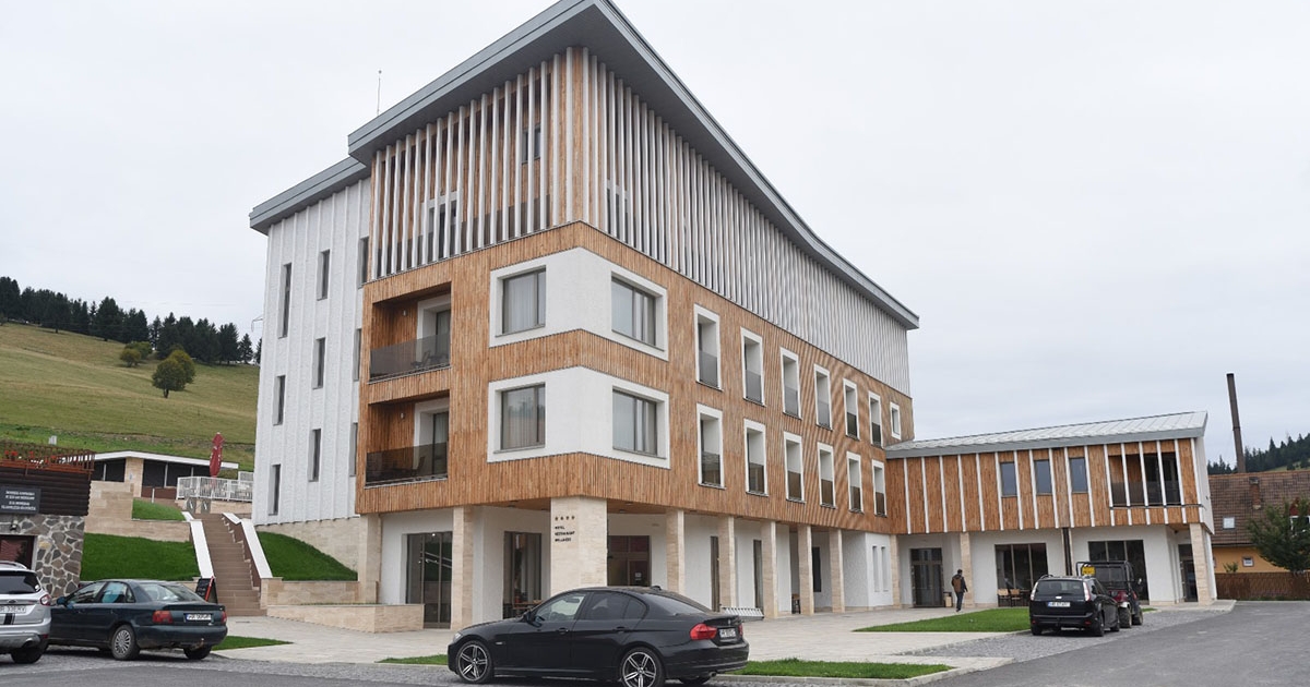 Átadták a SkiGyimes szállót