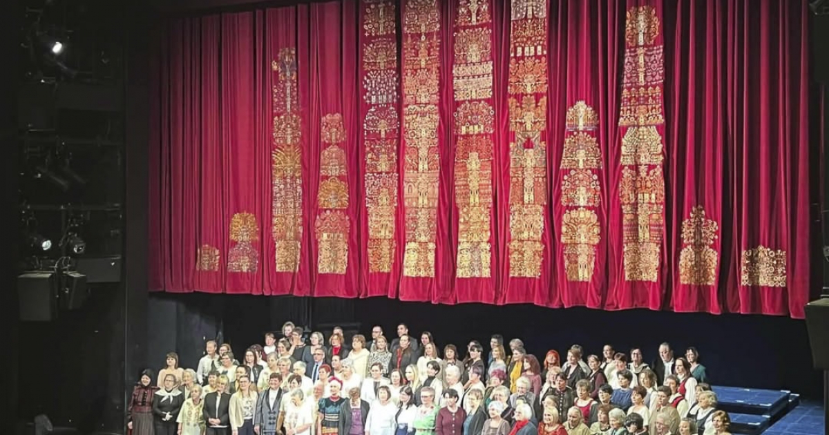 Díszfüggöny a magyar kultúra szálaiból