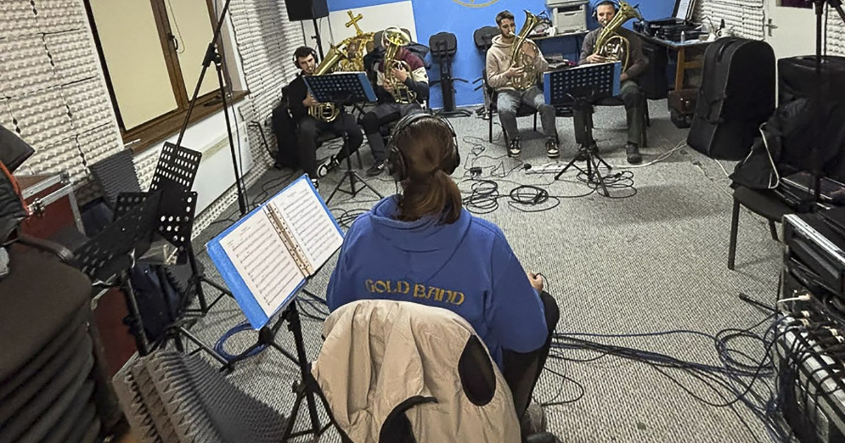 Stúdióban rögzítette feldolgozásait a Gold Band