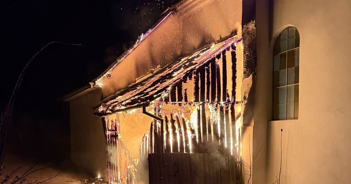 Kigyulladt a kászonjakabfalvi templom fásszínje