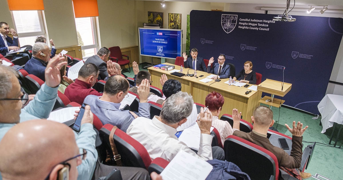 Tűzoltókat és világbajnok sportolókat díjaztak Hargita Megye Tanácsa évzáró ülésén