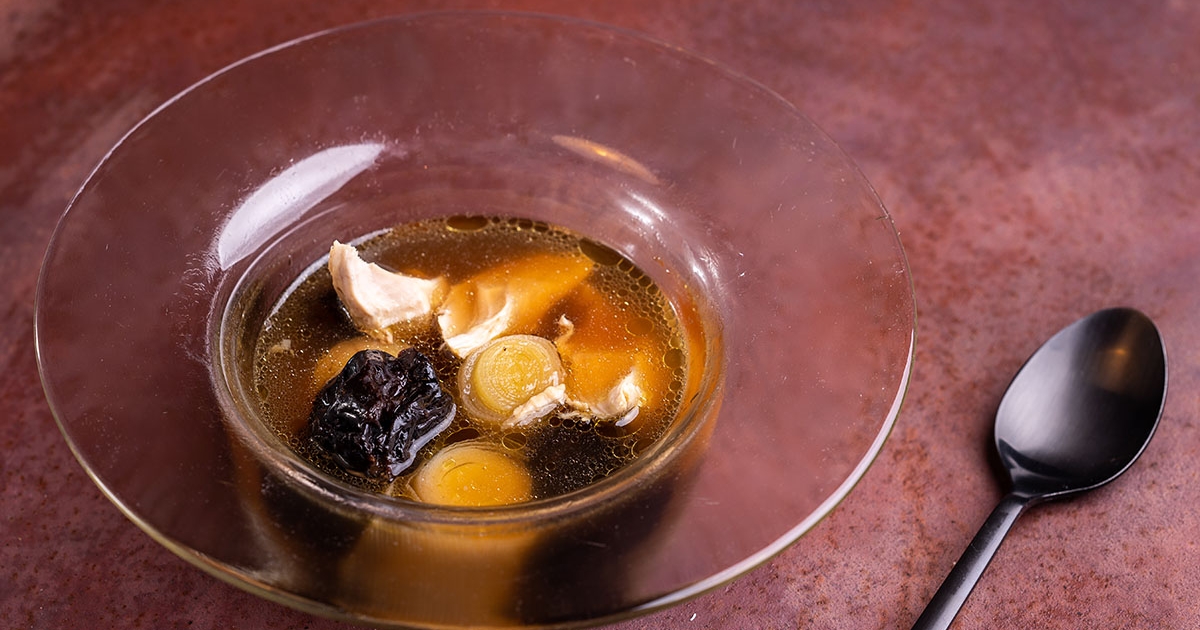 Aszalt szilvás szárnyasleves