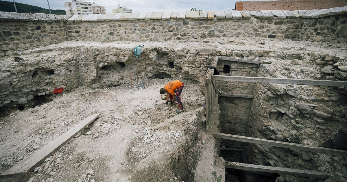 Mi vár a Székelytámadt-várra?