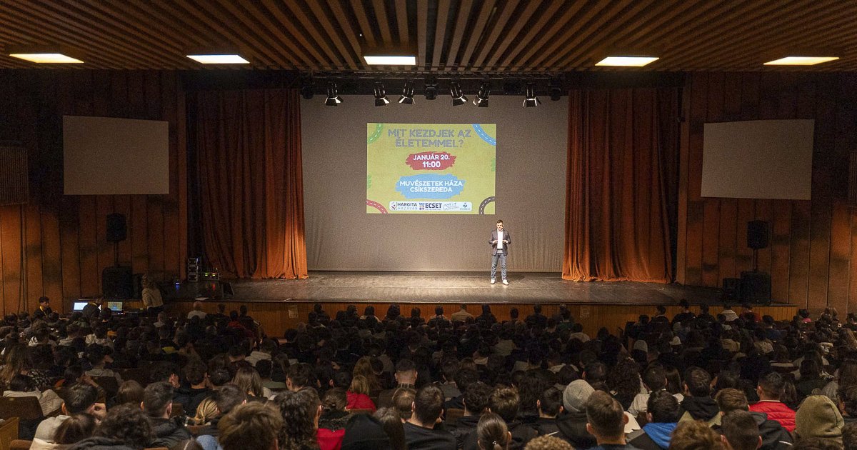 Telt házas konferencia