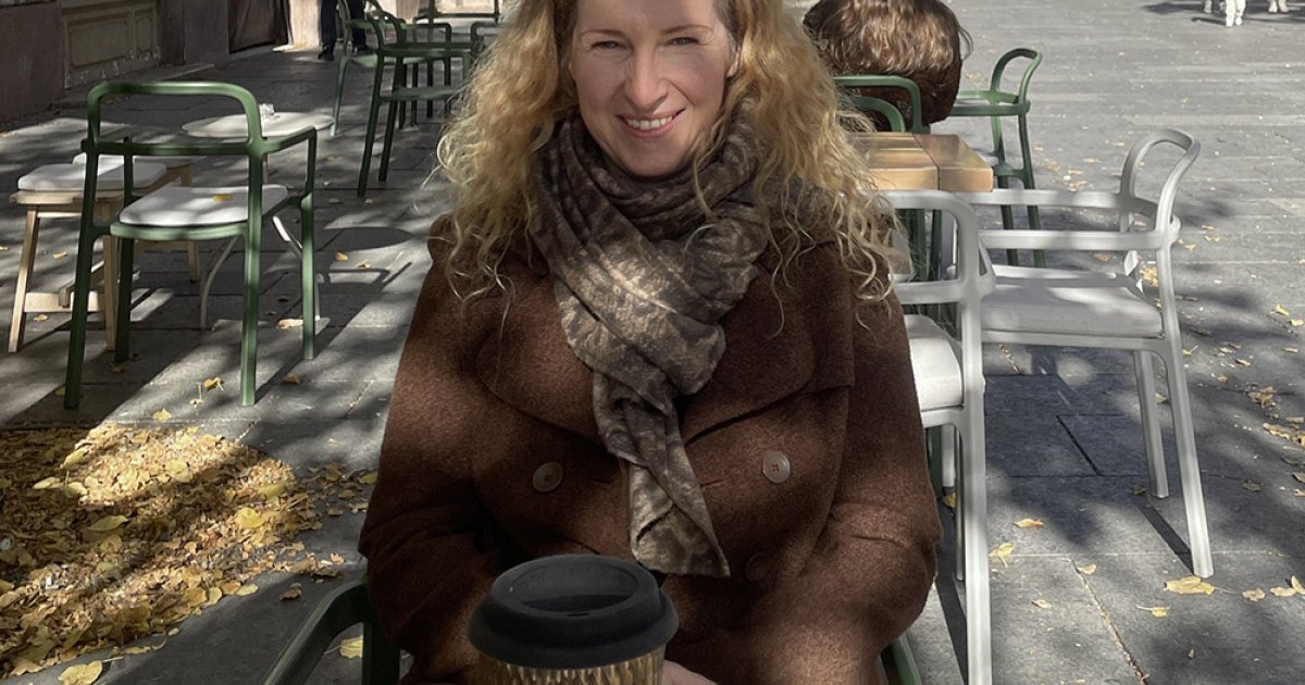 „Kapcsolat ember és tárgy, ember és természet, ember és ember között”