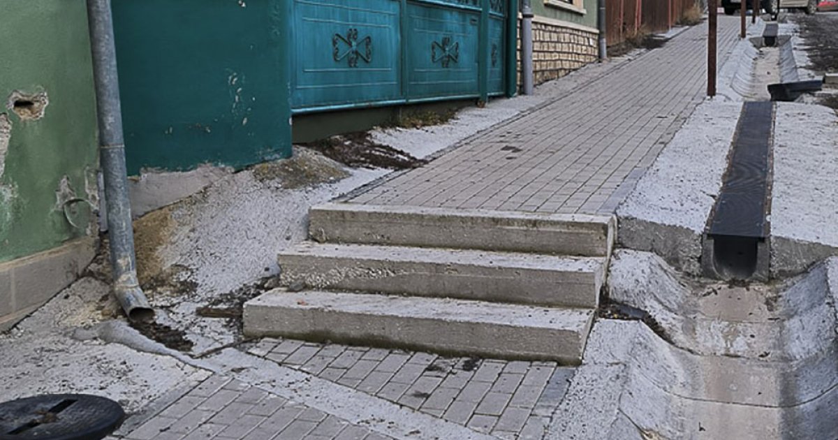 Kockaköves járdán közlekedhetnek