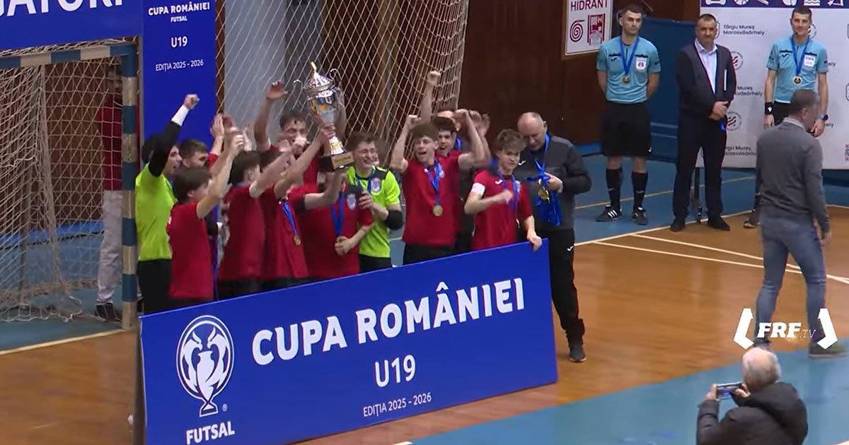 Ifik köszörültek a csorbán