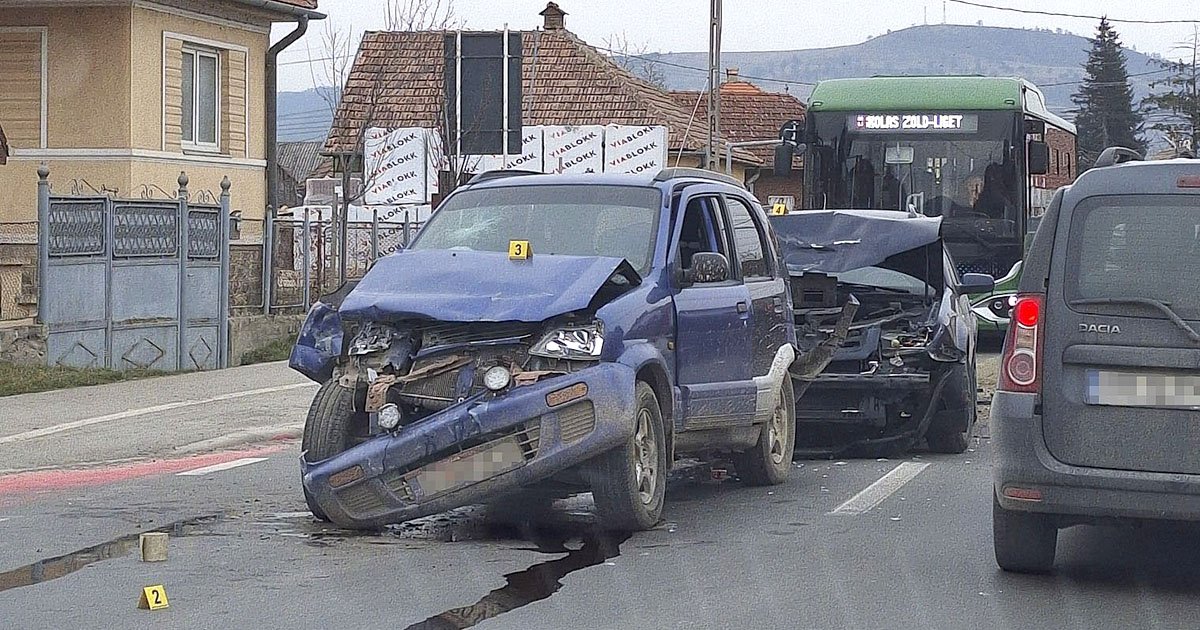 Négy autó ütközött