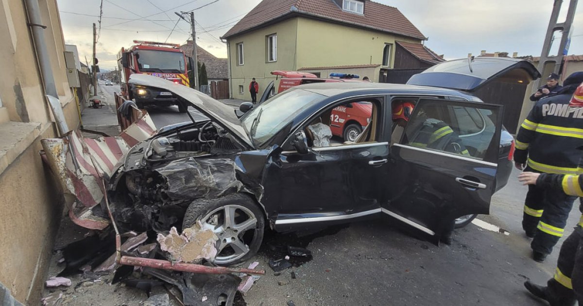 A roncsba szorult a sofőr