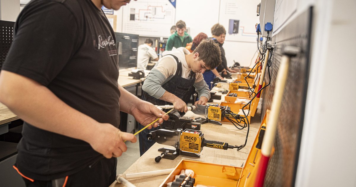 Új gépparkkal szerelték fel a tanműhelyeket