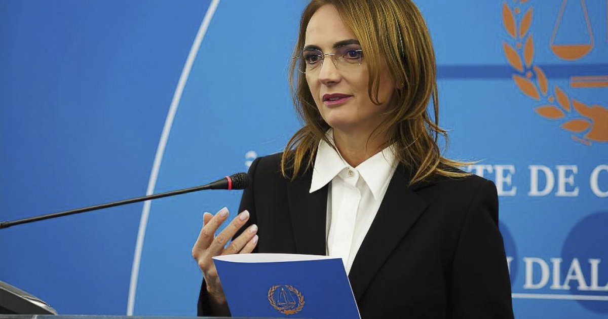 Perrel fenyegeti a kormányt a legfelsőbb bíróság