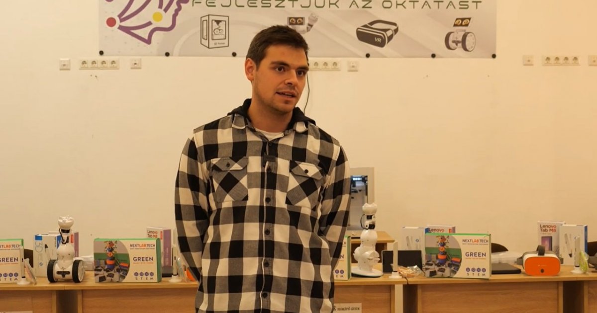 Smartlab terem a gyergyóditrói líceumban, láncöltéses hímzések a gyergyószentmiklósi Alkotóházban