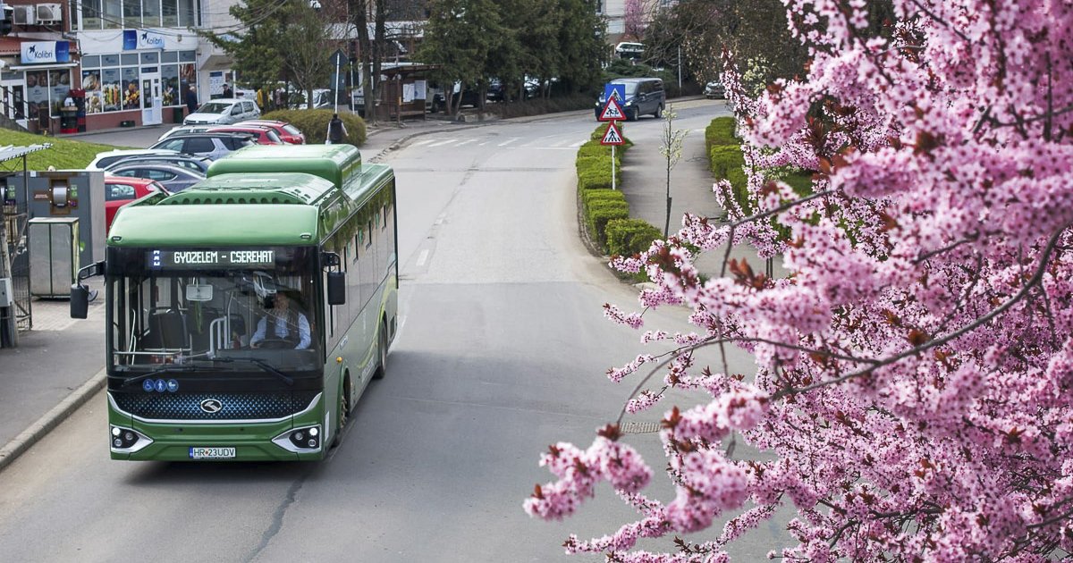 A Riverside lakóparknál is megáll a busz