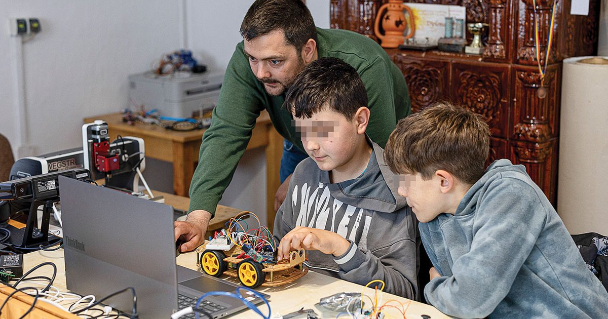 Kivárnak a Gyermekek Házánál