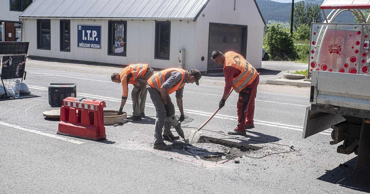 Megemelik az aknafedőket a Brassói úton