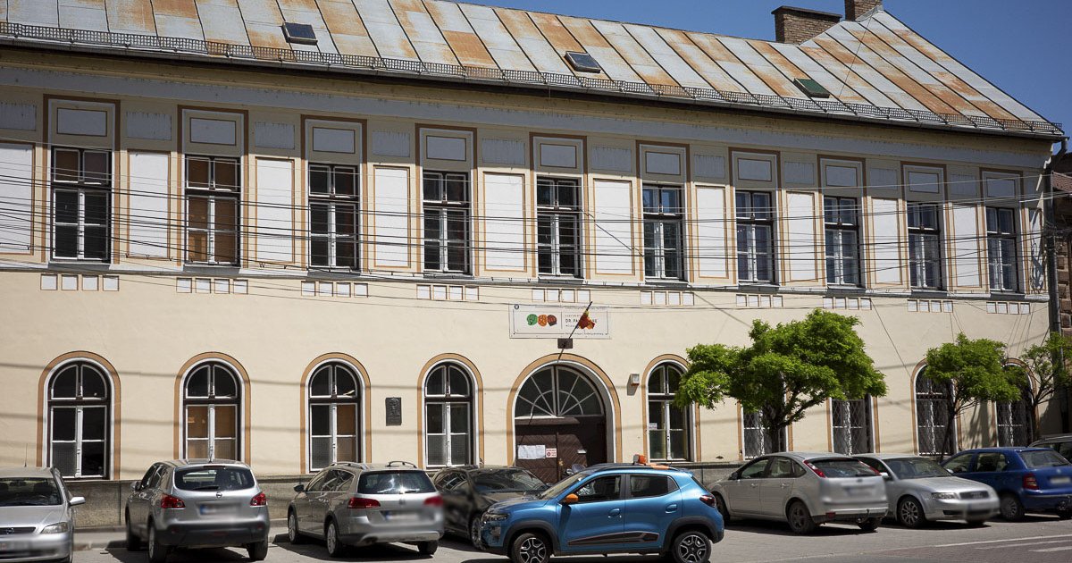 A hivatal óvatosan „befékez”