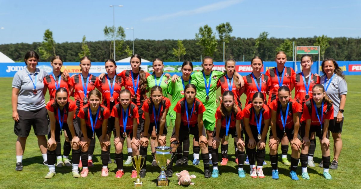Ezüstérmes az FK U15-ös lánycsapata
