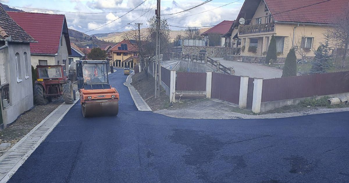Aszfalton járhatnak a szentábrahámiak