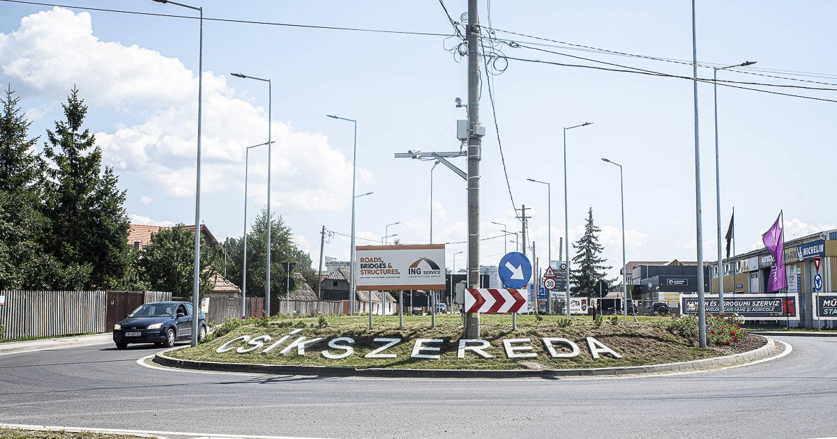 Új városfelirat fogadja a Csíkszeredába érkezőket
