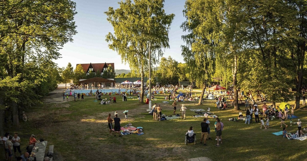 Táborozóhellyé alakítják a fürdő egy részét, ebben látnak potenciált