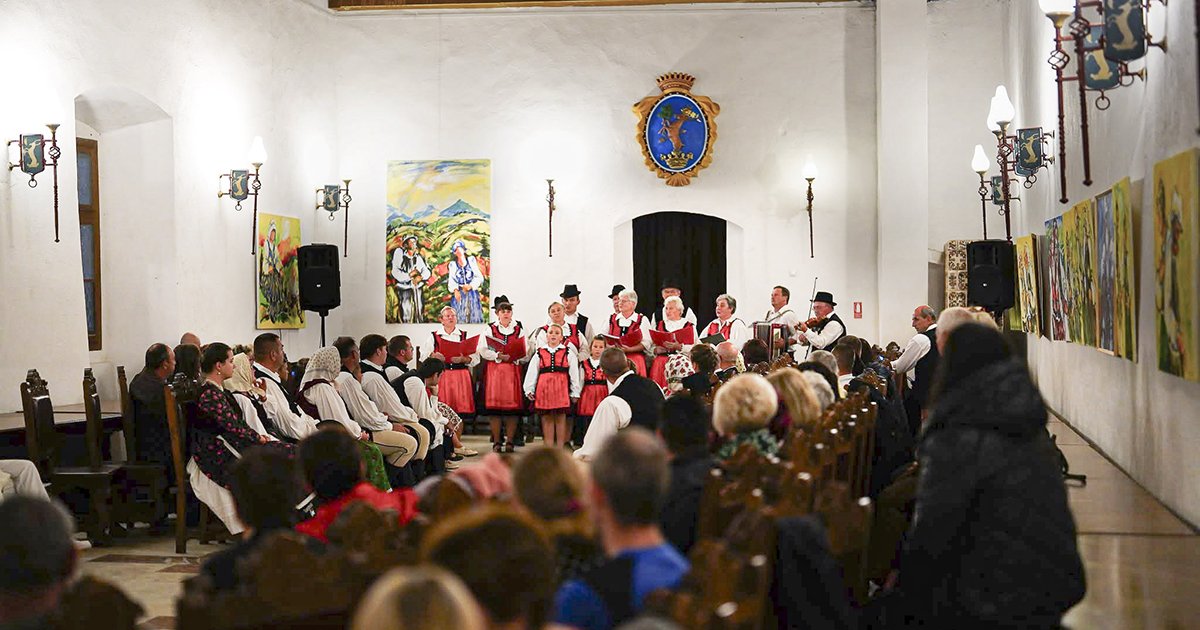 Visszahozni a köztudatba a népi színjátszást