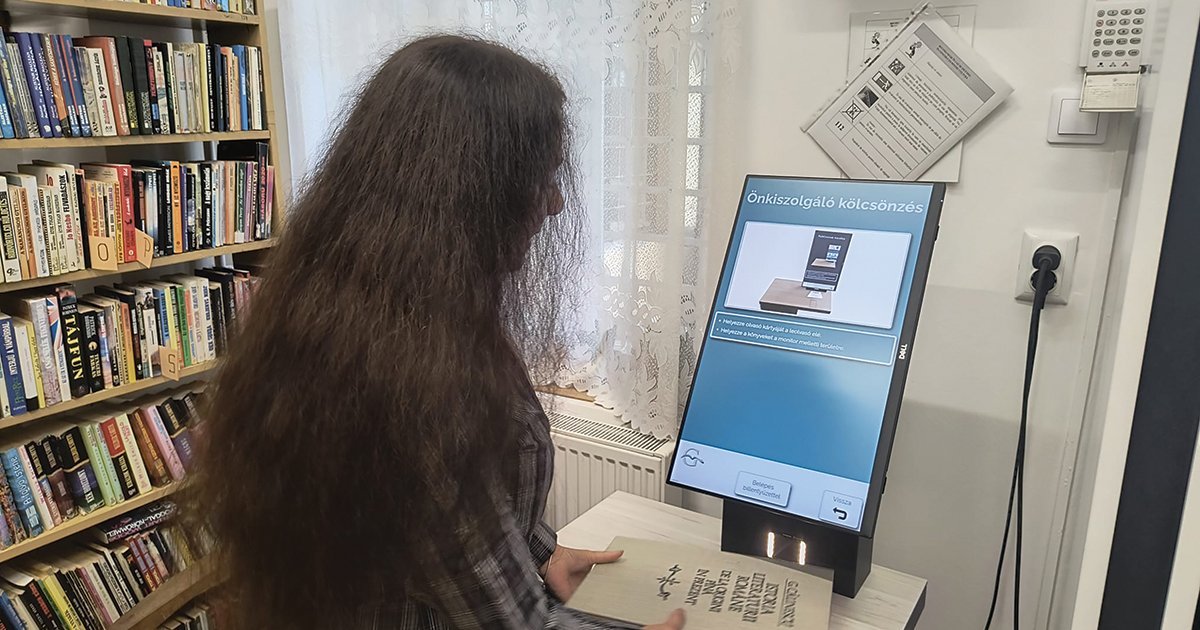 Könyvkölcsönző automata Gyergyószentmiklóson
