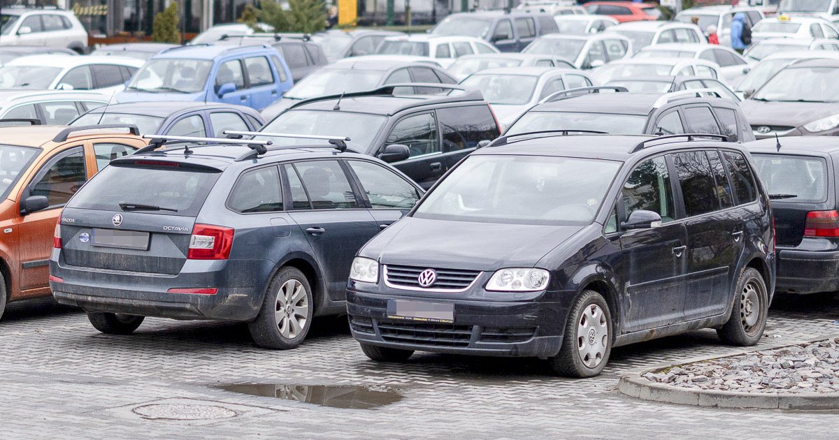Ellenőrzi a használtautó-piacot az adóhatóság