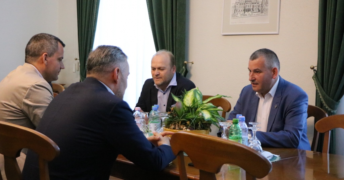 Válságtervet kér Antal Gálfitól