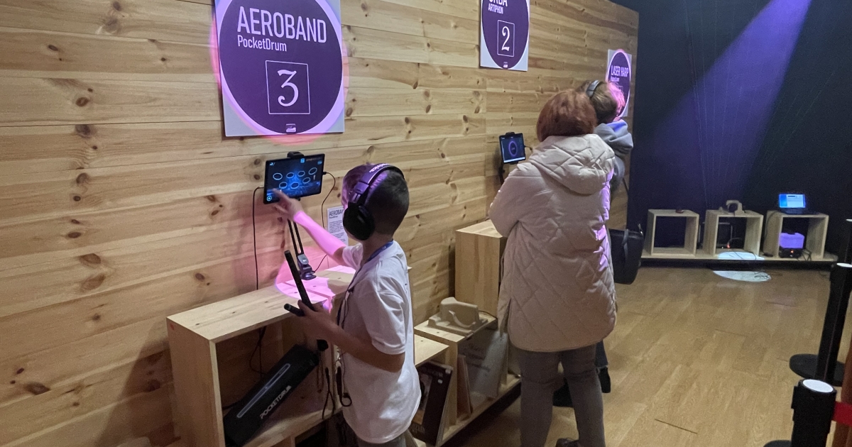 Hangszerkiállítás a városi könyvtárban