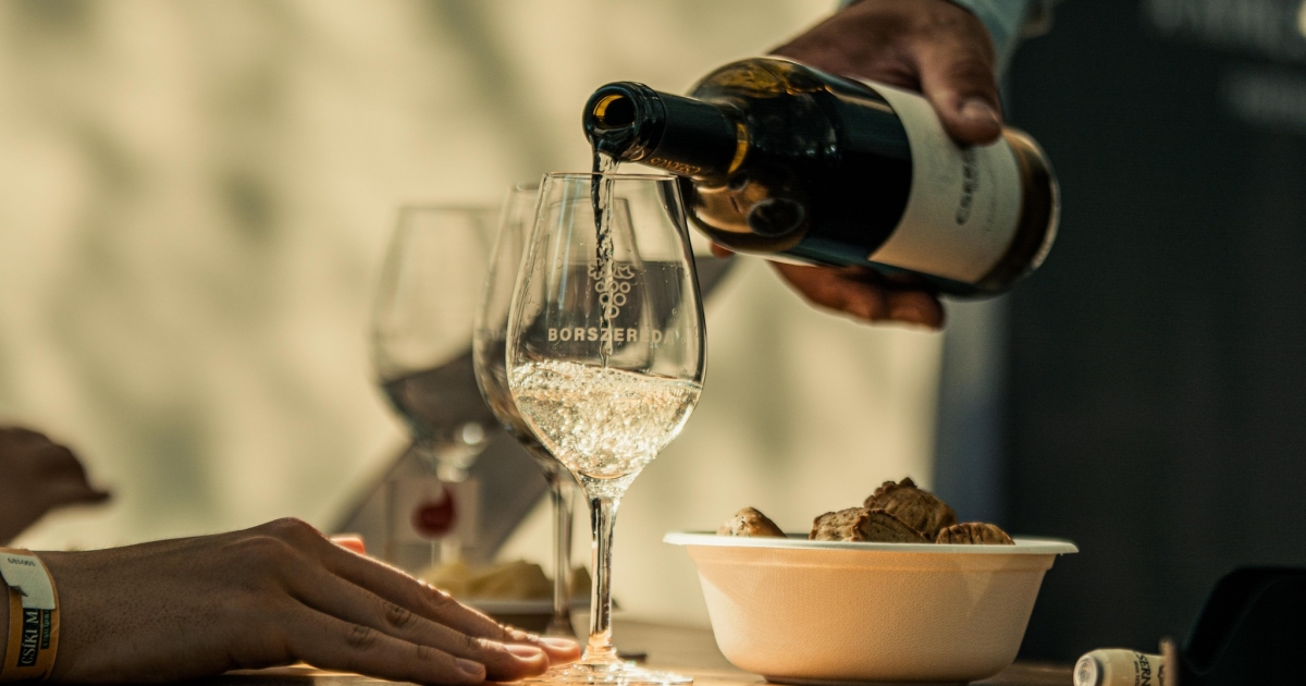 Kóstolás és kapcsolatteremtés a Borszeredán