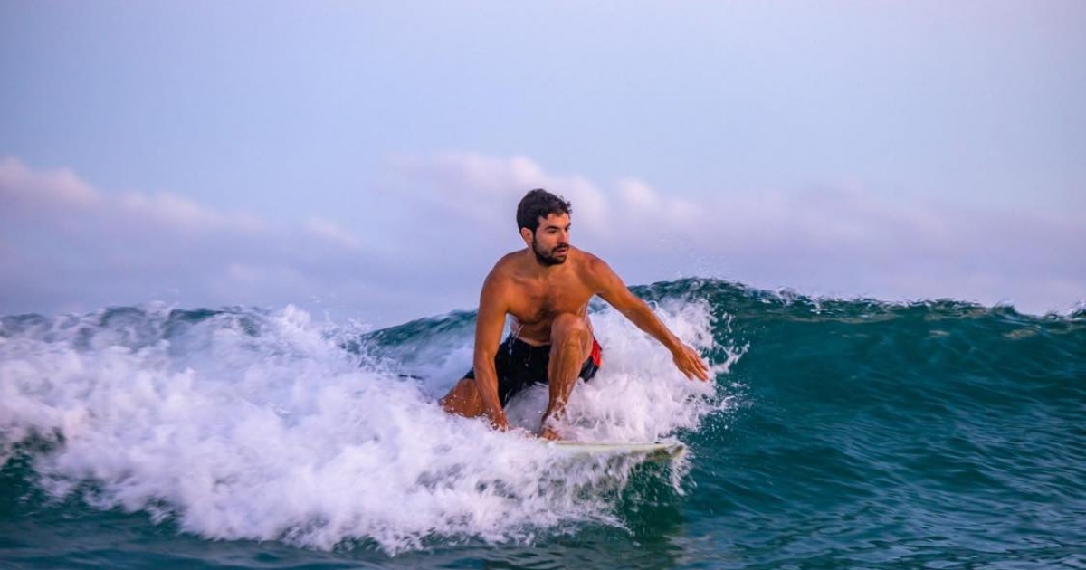 Székely szörfös az ausztrál tengerparton