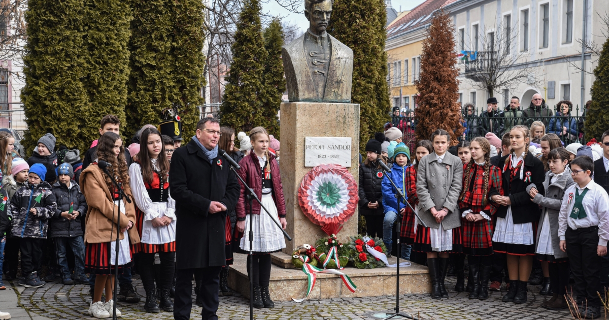 Ünnepeltek a Petőfi Sándor Általános Iskola diákjai