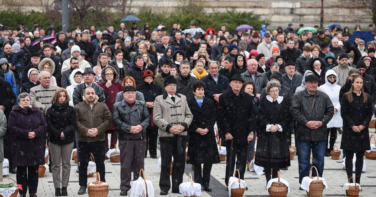 Ételszentelés Csíkszereda központjában