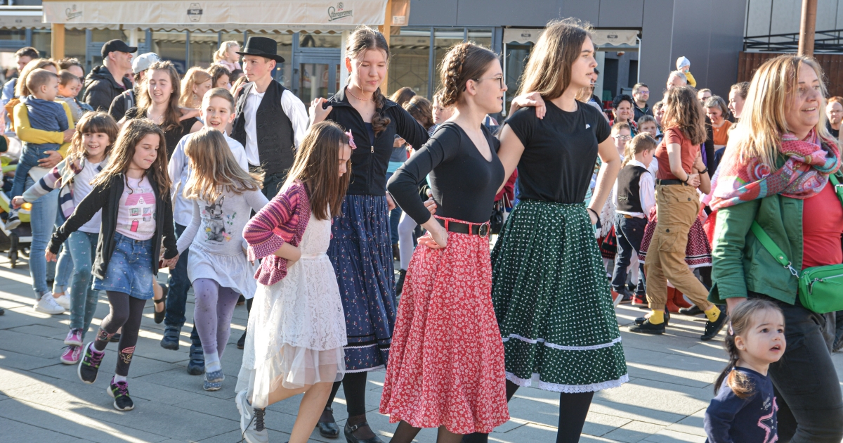 Ünnepeltek a néptáncosok