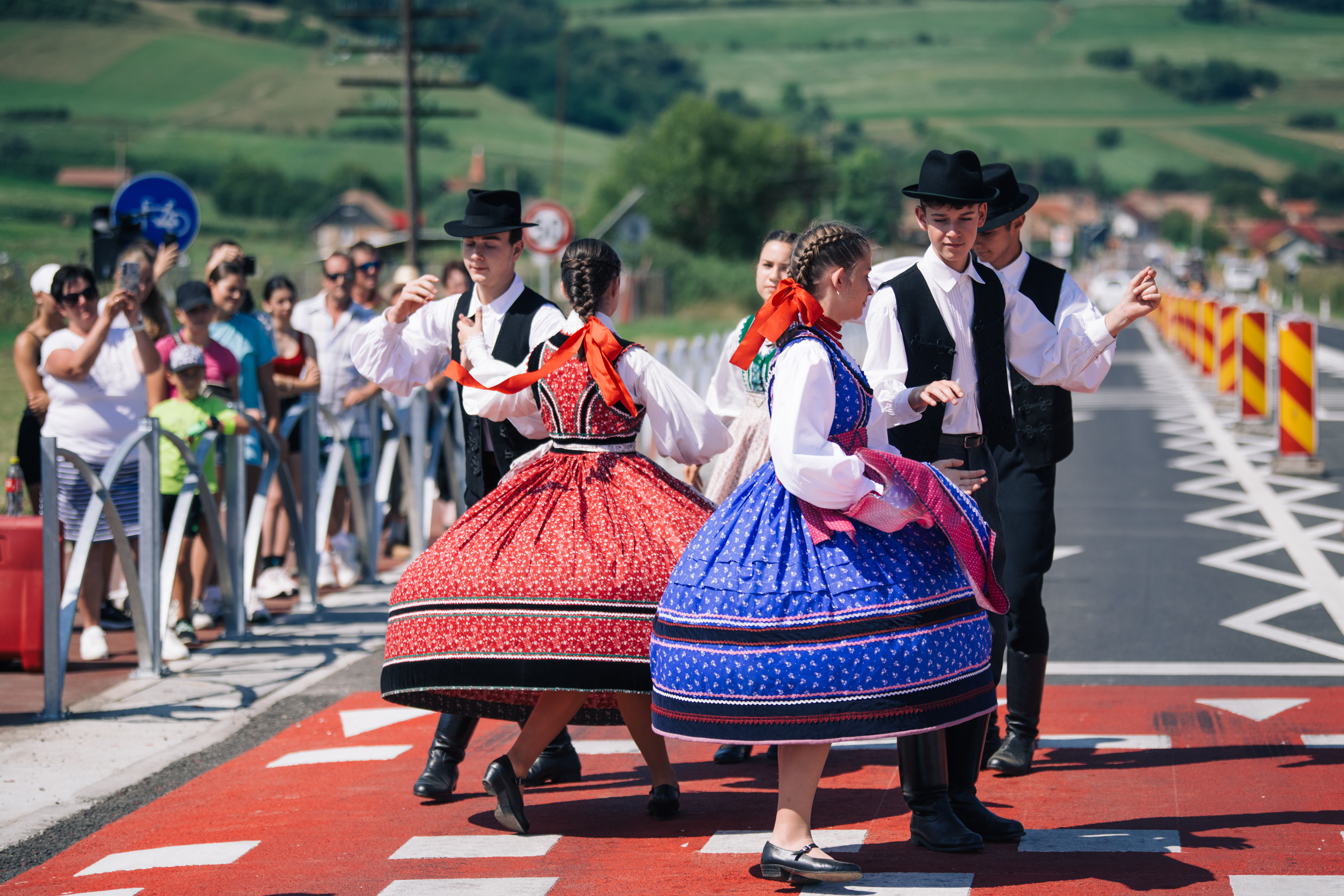 Elkészült Hargita megye legmodernebb útszakasza Elkészült Hargita megye legmodernebb útszakasza