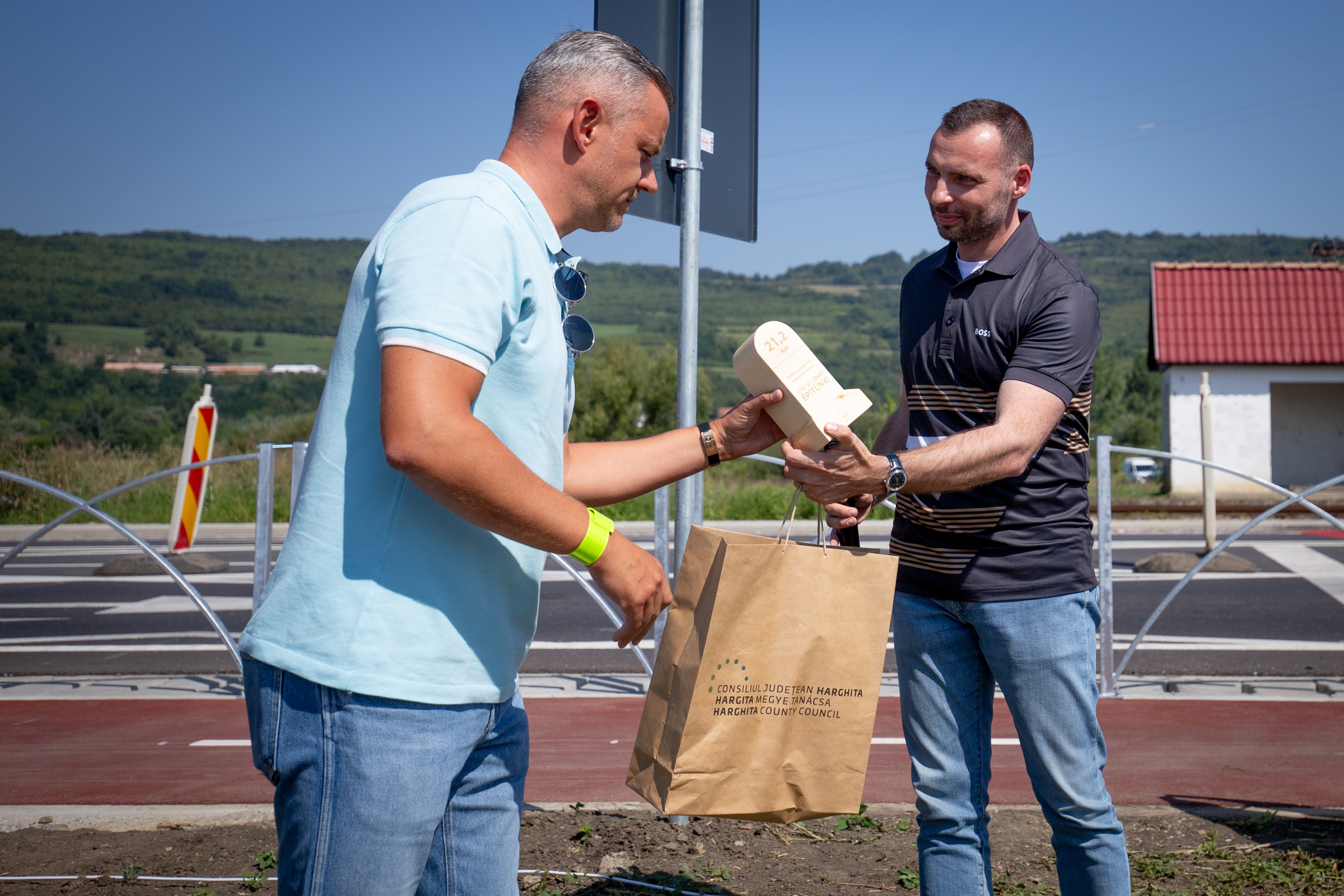 Elkészült Hargita megye legmodernebb útszakasza Elkészült Hargita megye legmodernebb útszakasza