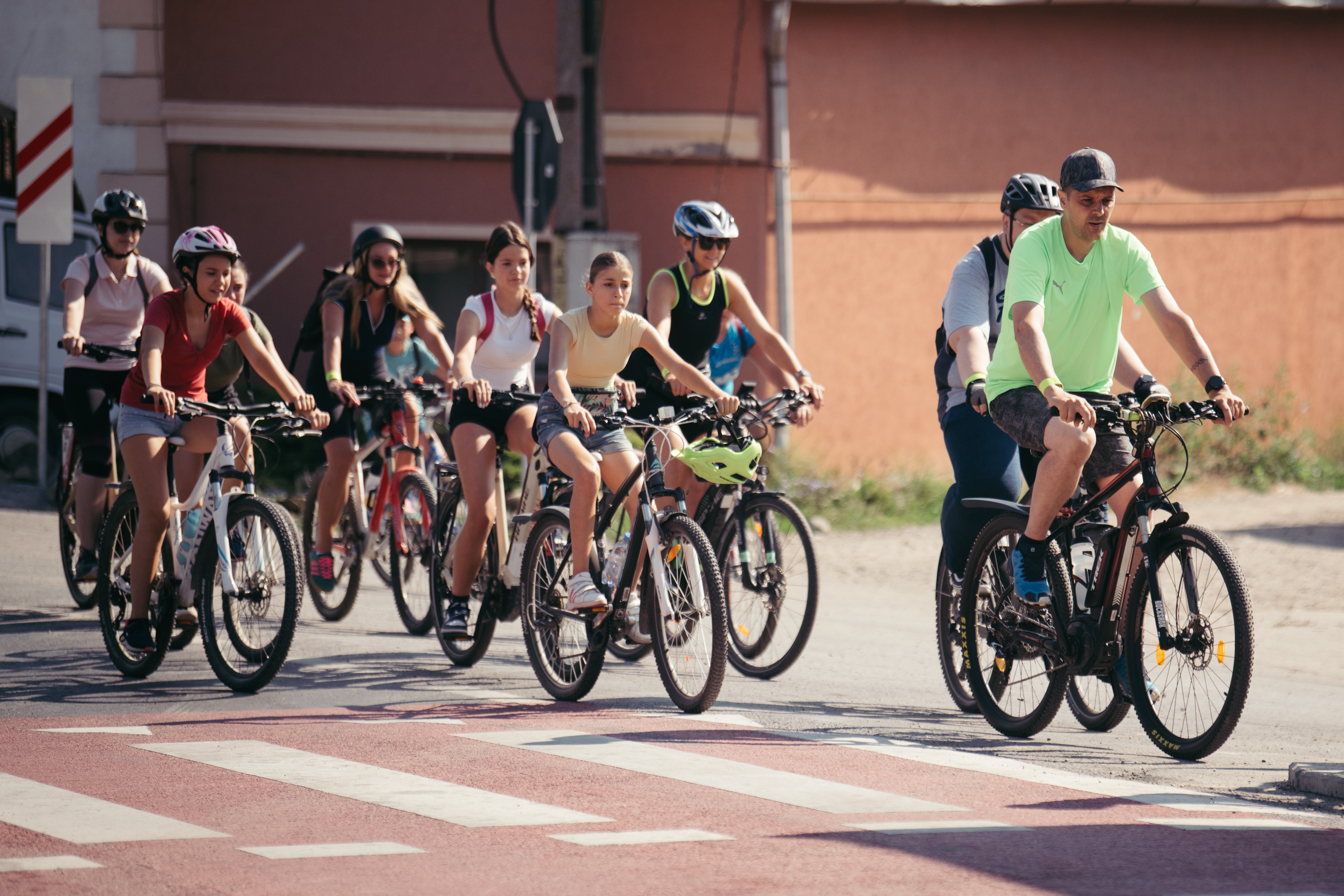 Elkészült Hargita megye legmodernebb útszakasza Elkészült Hargita megye legmodernebb útszakasza