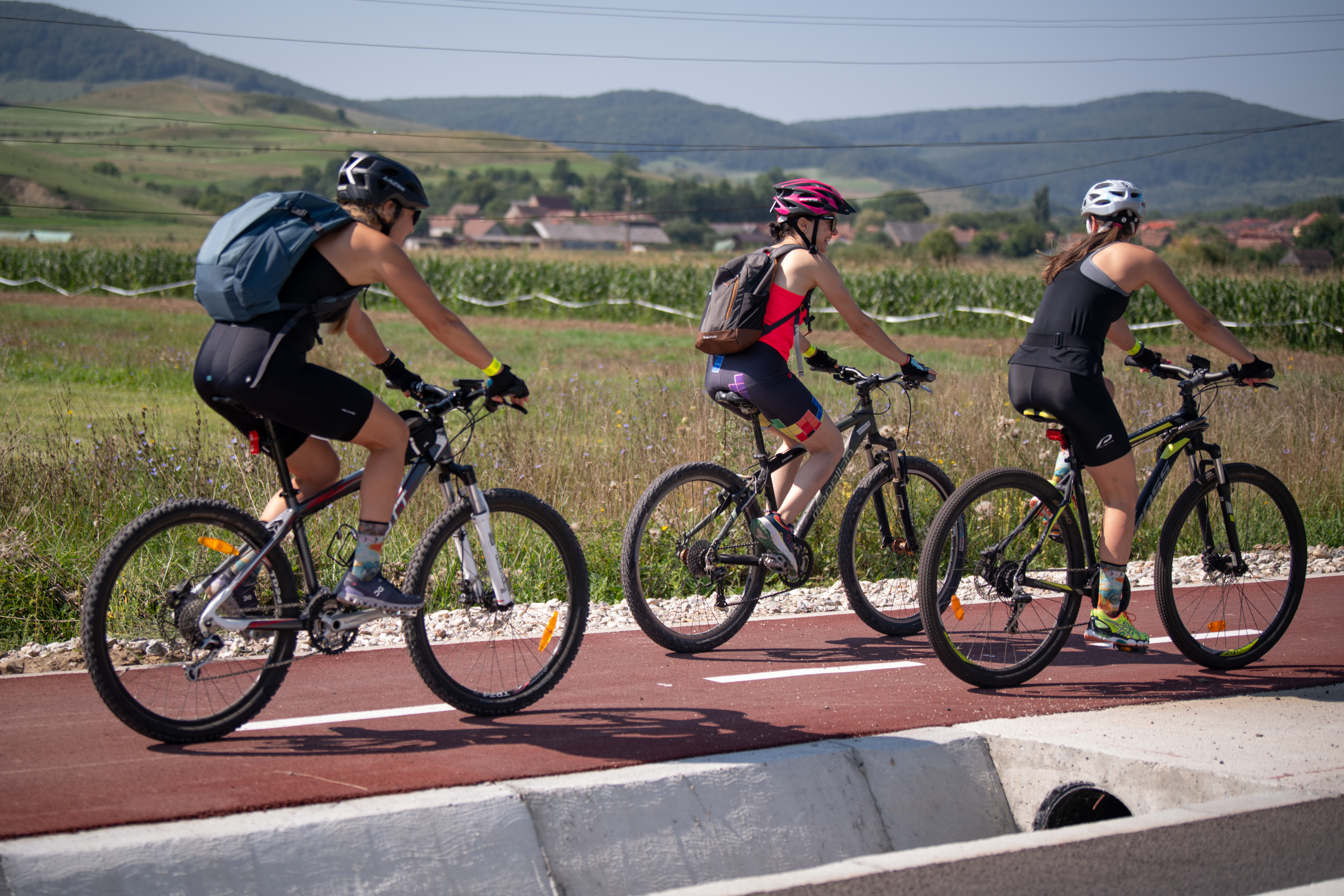 Elkészült Hargita megye legmodernebb útszakasza Elkészült Hargita megye legmodernebb útszakasza