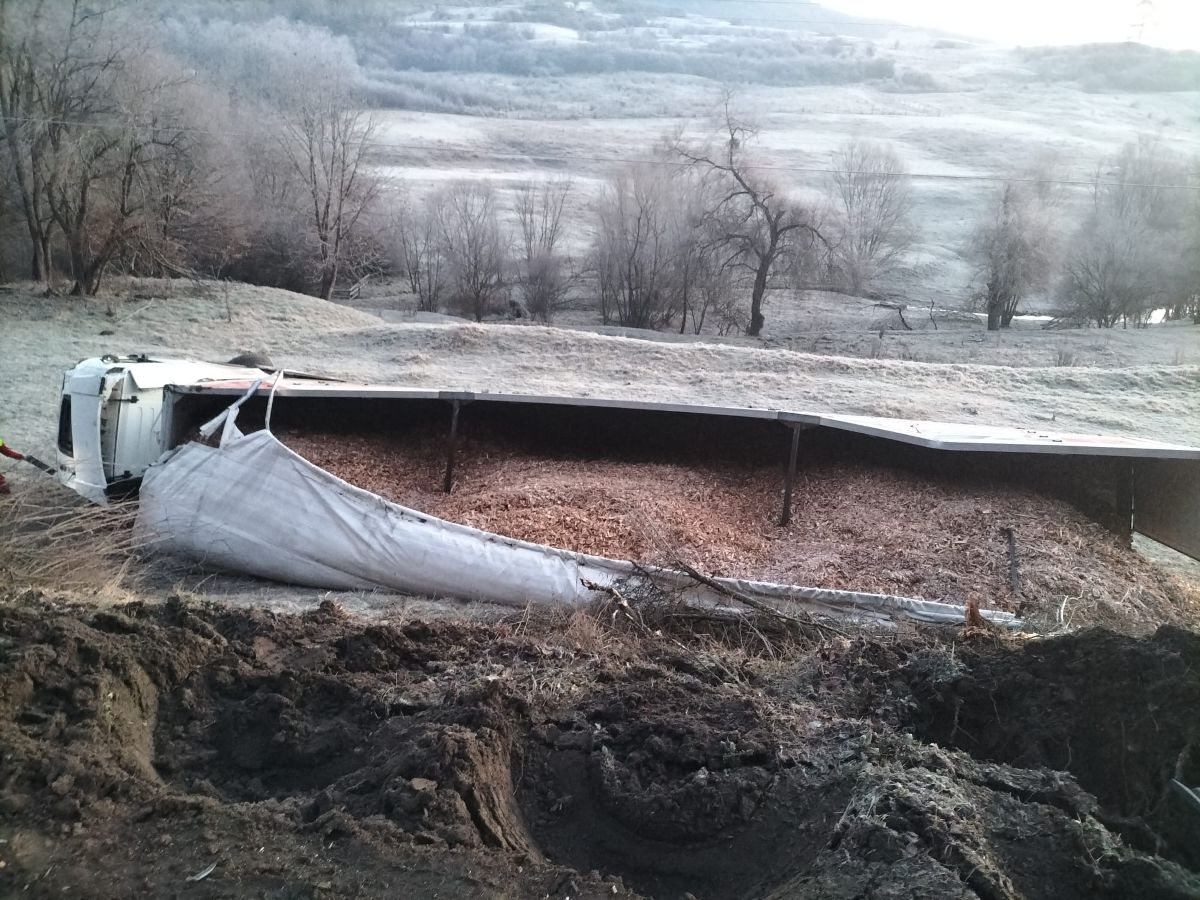 Három jármű ütközött, áll a forgalom Három jármű ütközött, áll a forgalom