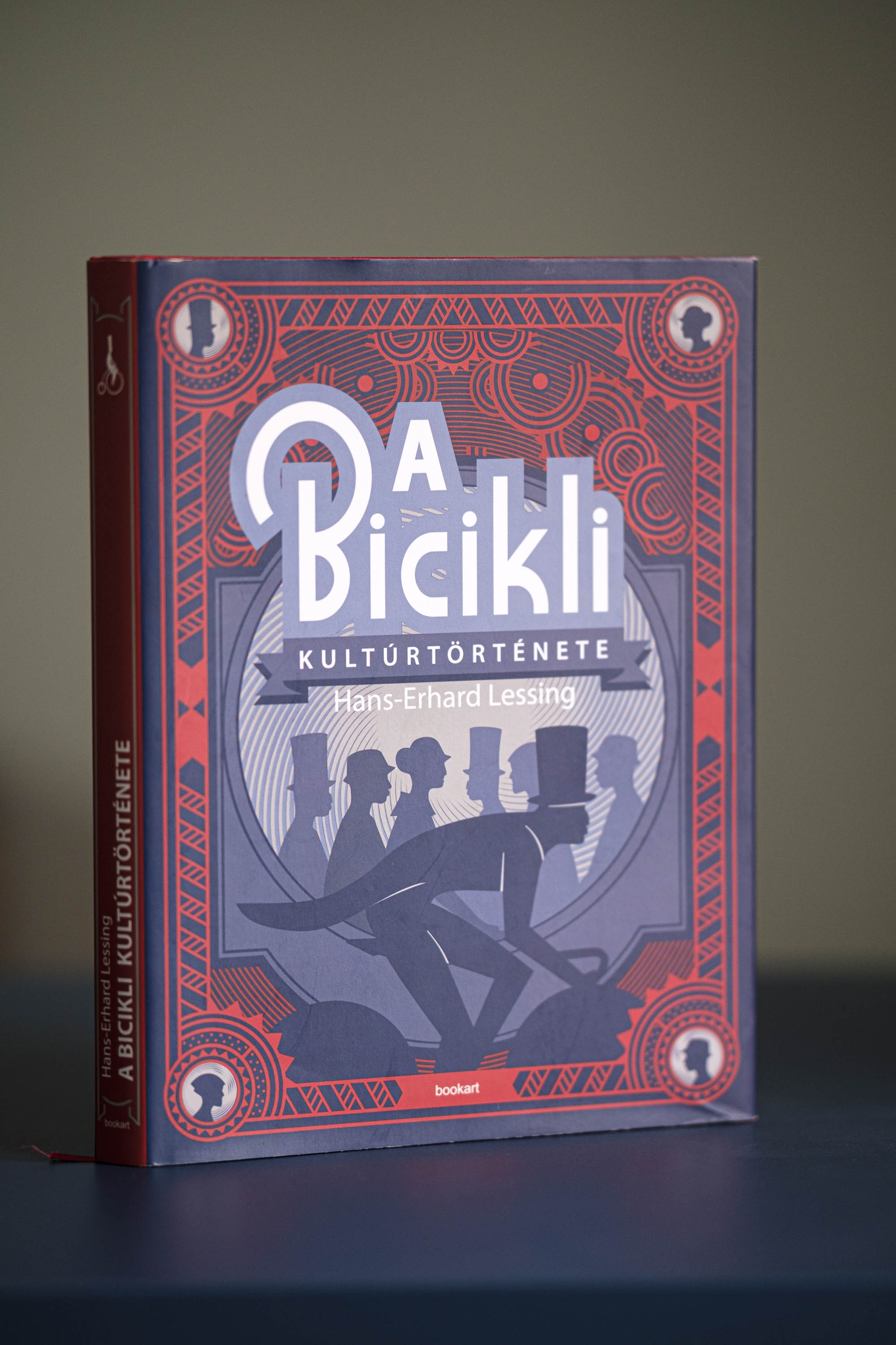 Hajdú Áron: Úgy szeretnénk könyvet készíteni, ahogyan azt annak idején feltalálták Hajdú Áron: Úgy szeretnénk könyvet készíteni, ahogyan azt annak idején feltalálták