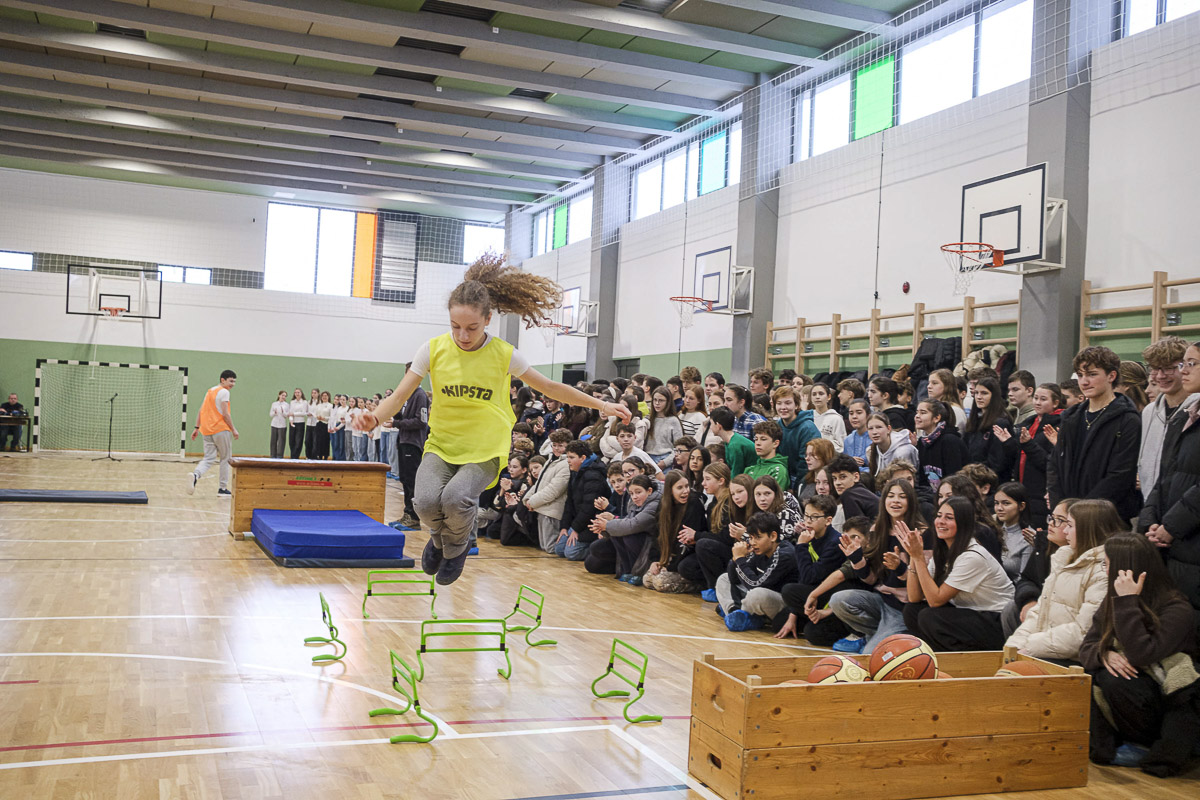 Régi iskola 21. századi tornateremmel