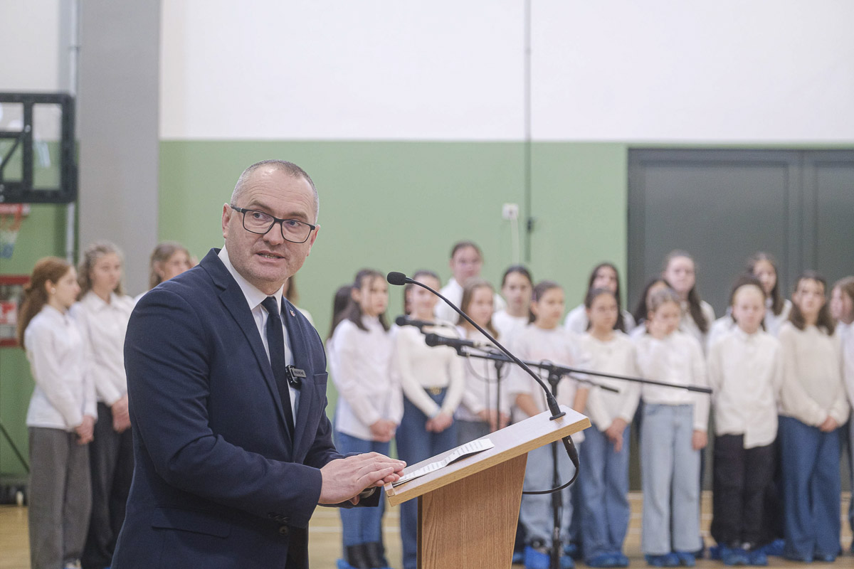 Régi iskola 21. századi tornateremmel