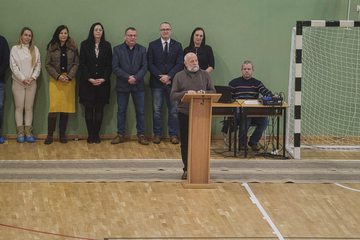 Régi iskola 21. századi tornateremmel