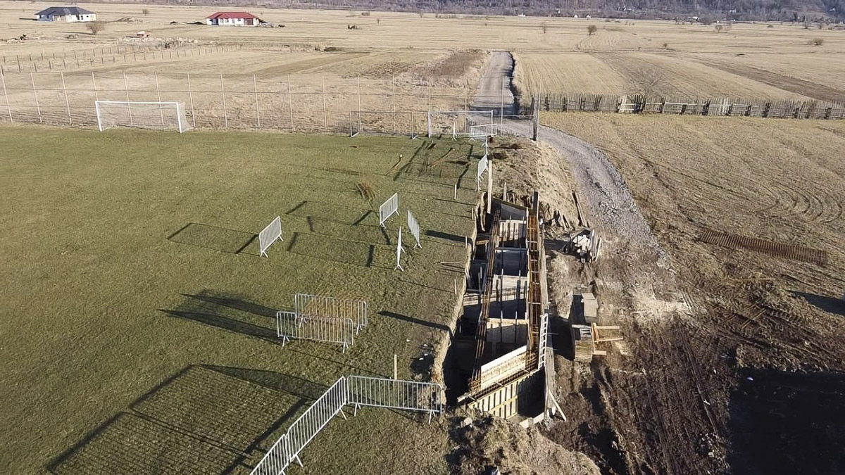 Önerőből épít lelátót Szentegyháza