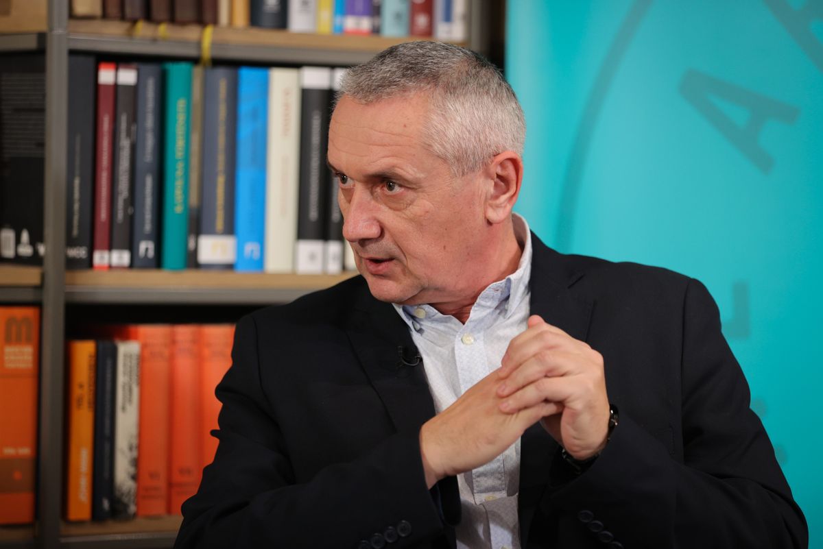 A kép világos, a tanulság egyre élesebb