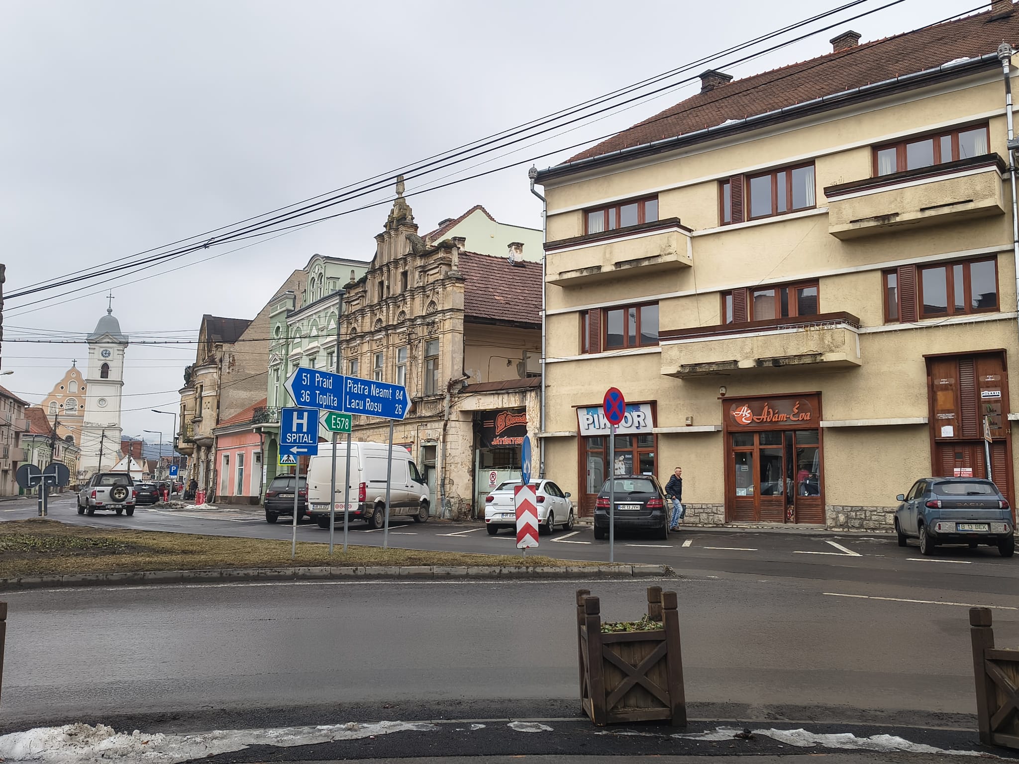 Márciusban nyit a Bázis