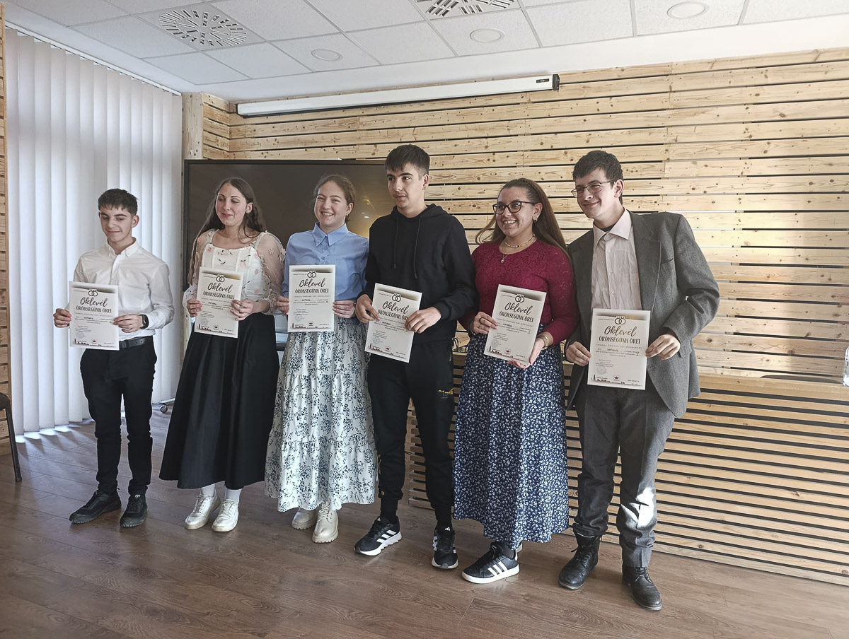 Őrzők a színpadon