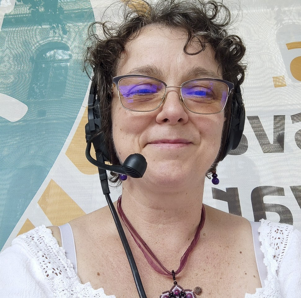 Hangok mögött: rádió és közösség Hangok mögött: rádió és közösség