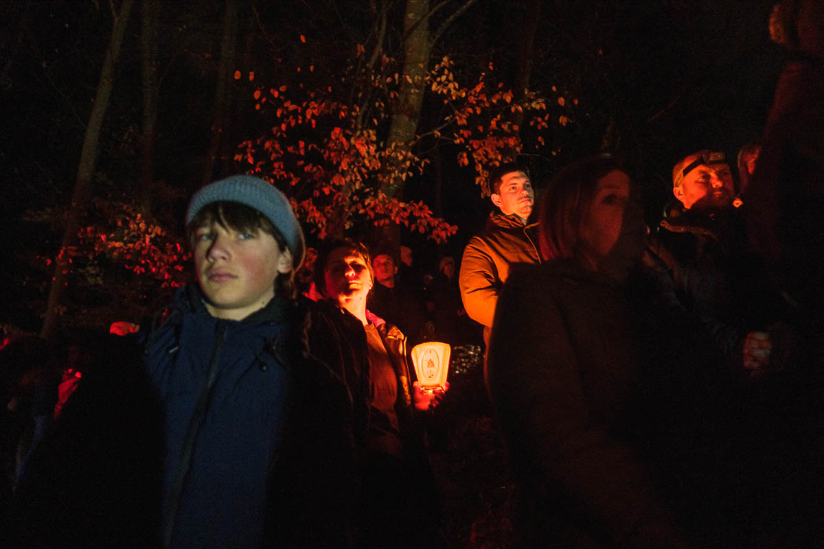 Százak jártak hajnali keresztutat Csíksomlyón