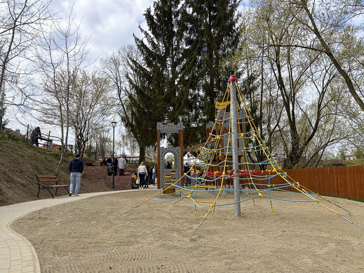 Elhagyatott patakpartból közösségi tér